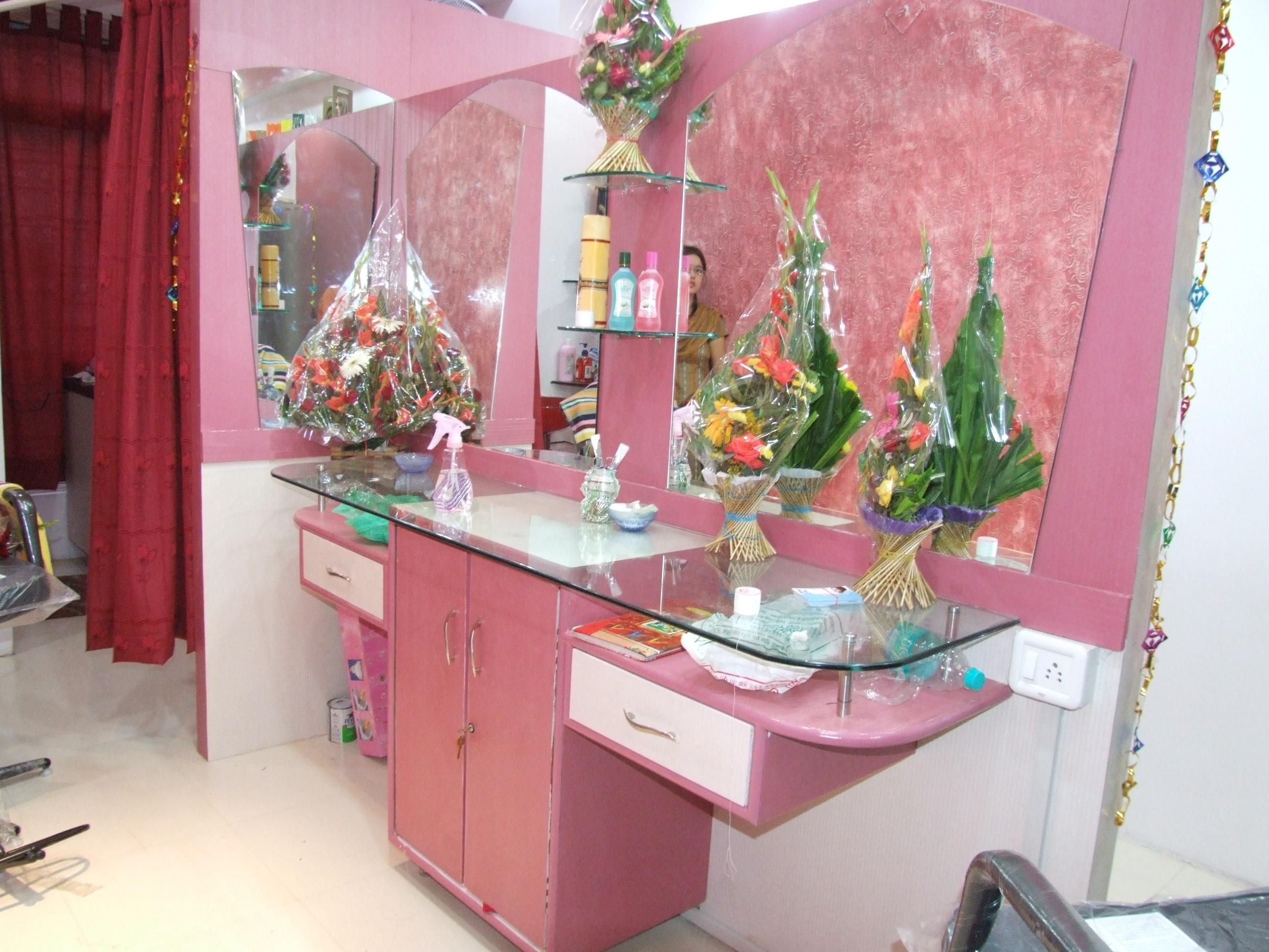 Interior Of A Beauty Parlour GharExpert